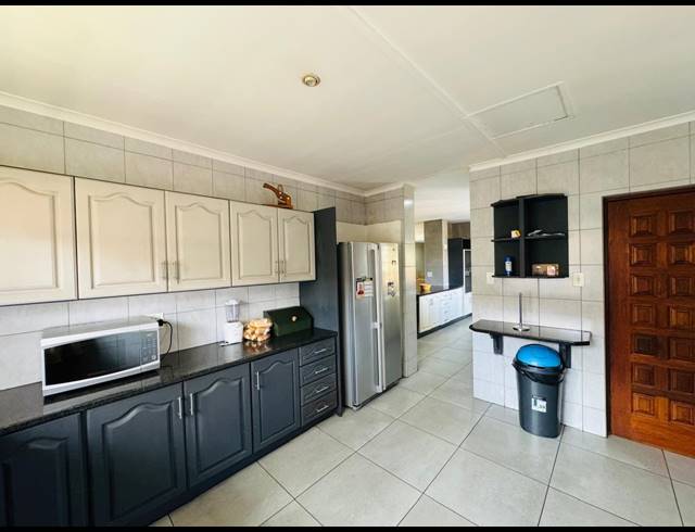 4 BEDROOM HOUSE FOR SALE IN VANDERBIJLPARK SW 5